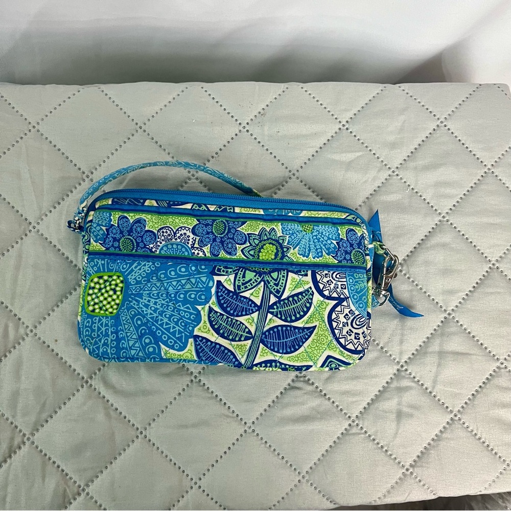Vera Bradley Doodle Daisy Zip Around Wristlet/Wallet/Id Card Case